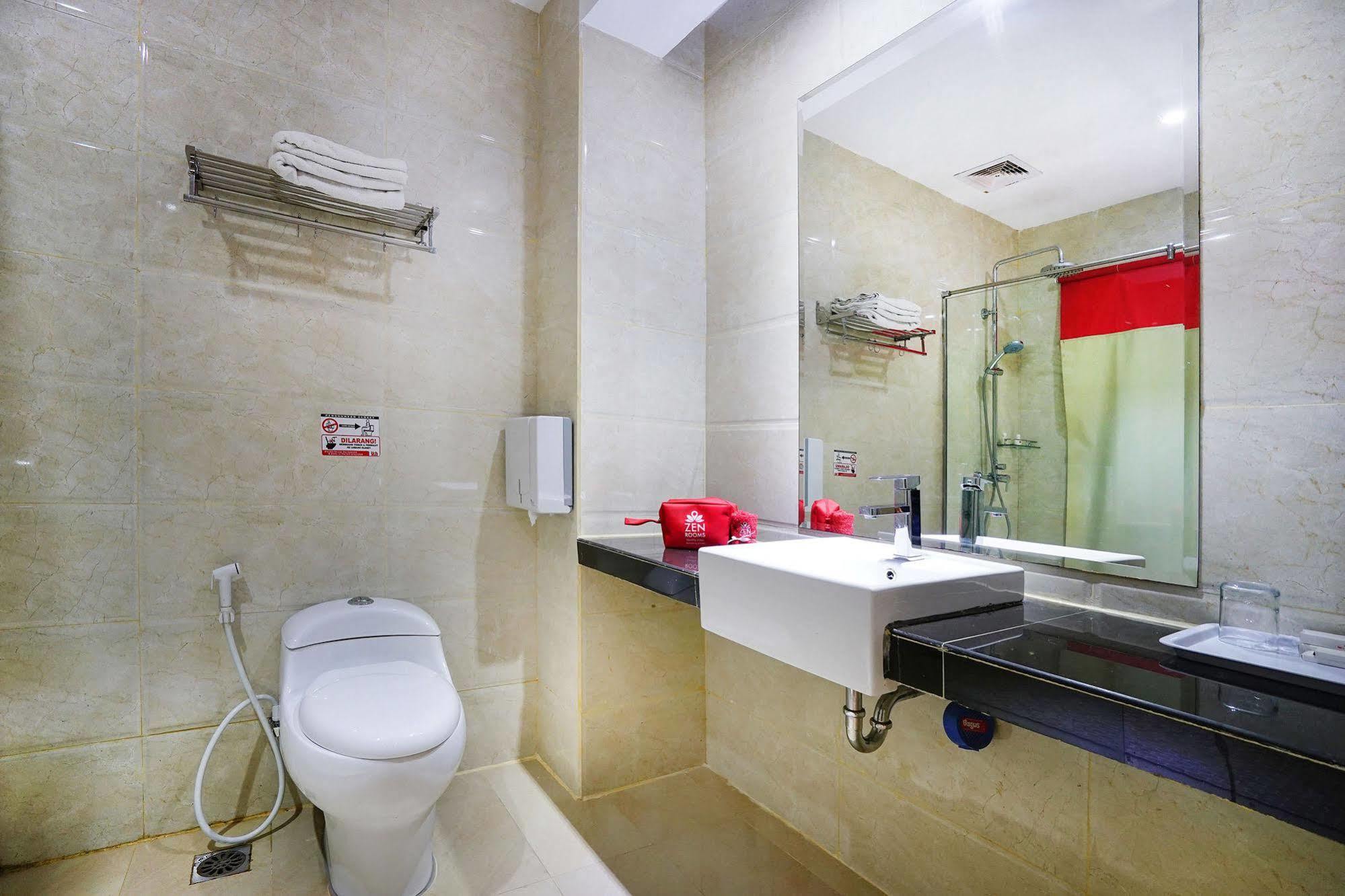 Zen Rooms Near Bcs Mall Penuin Batam Екстер'єр фото