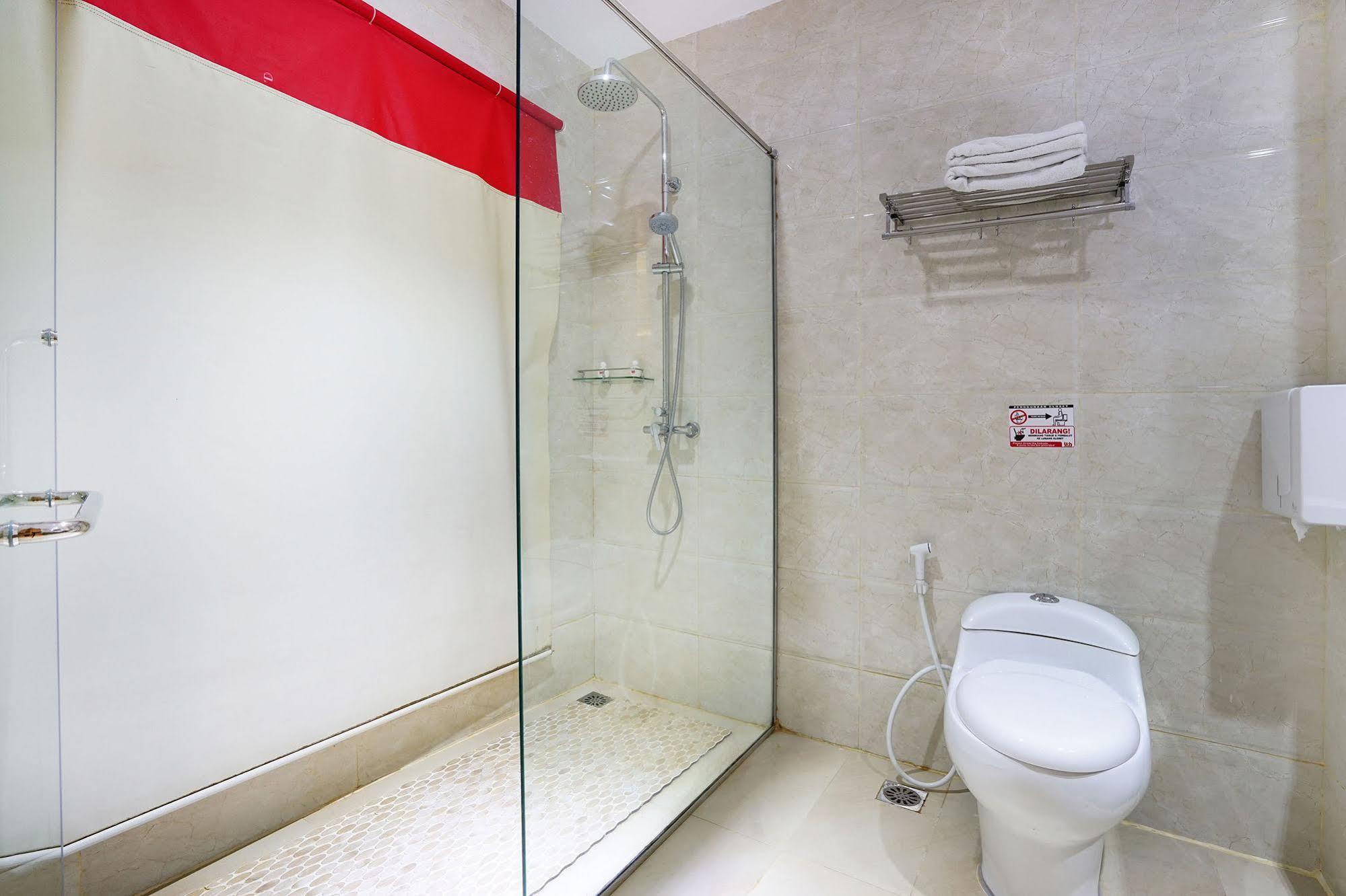 Zen Rooms Near Bcs Mall Penuin Batam Екстер'єр фото