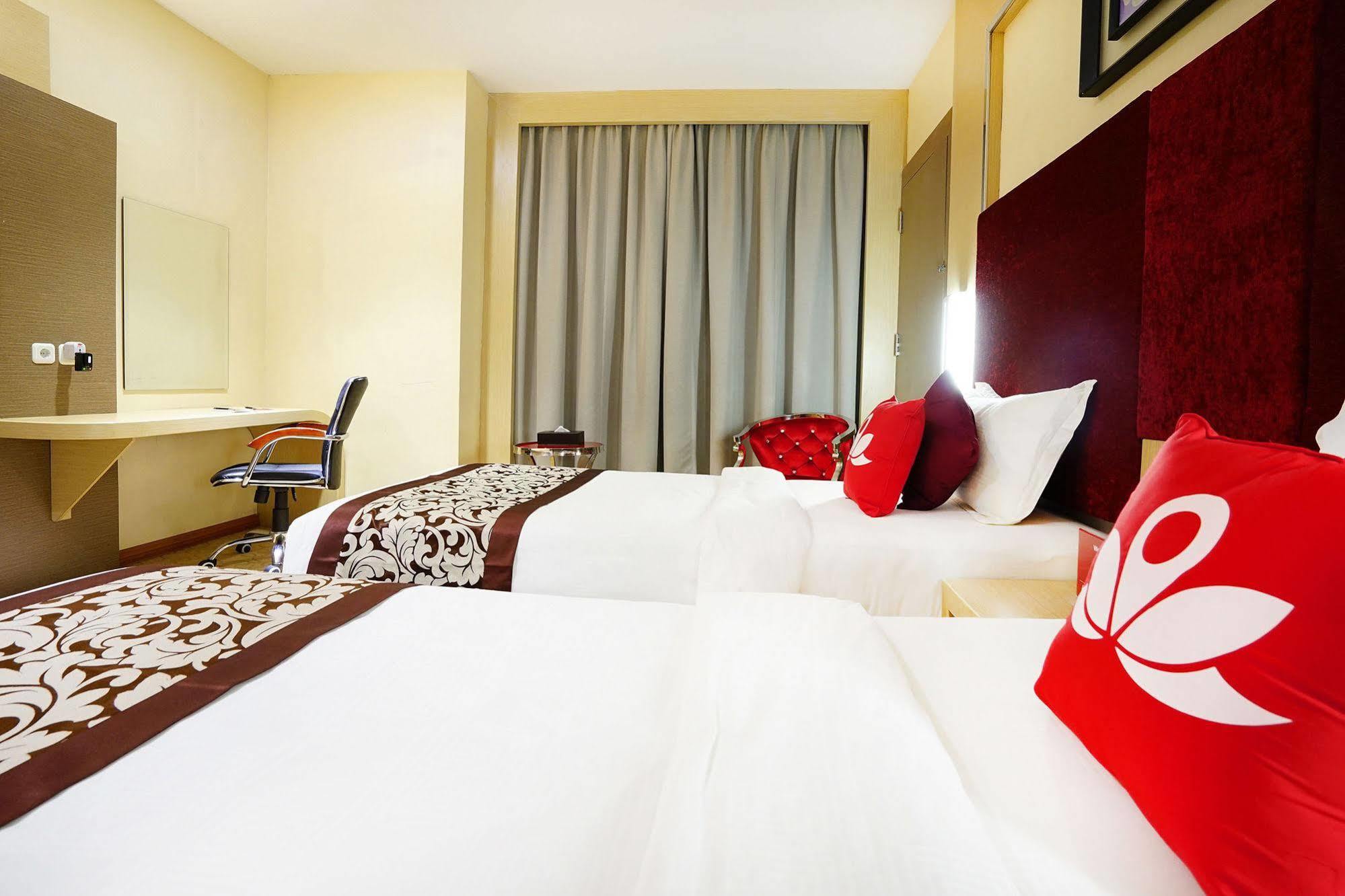 Zen Rooms Near Bcs Mall Penuin Batam Екстер'єр фото